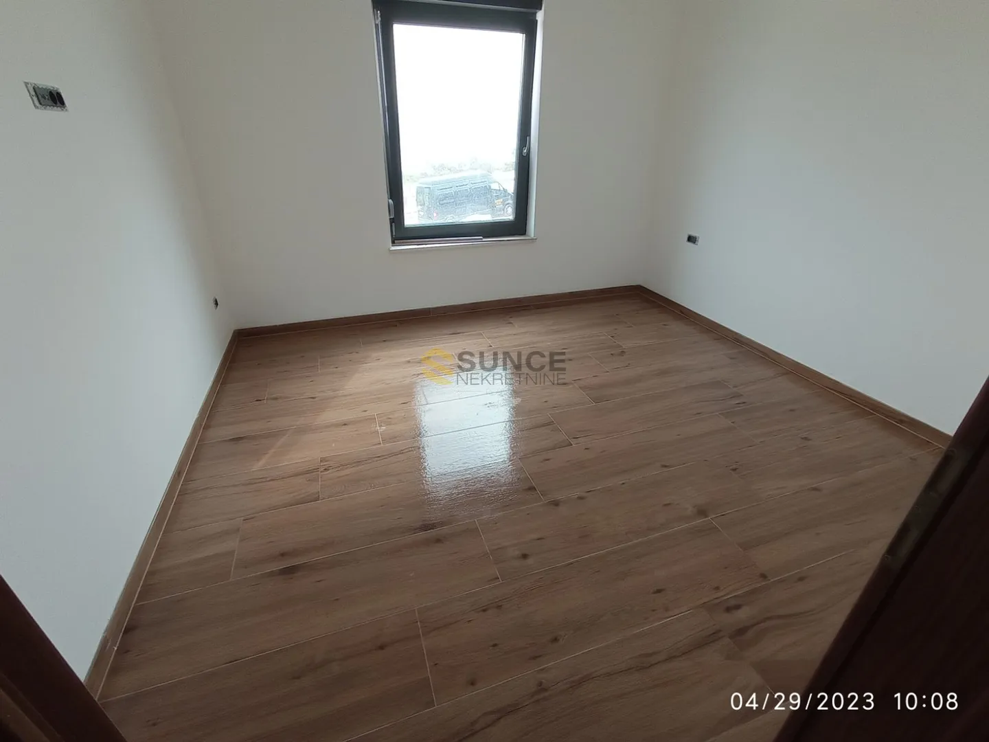 vrbnik, prodaje se nova moderna , kompletno namještena kuća s bazenom!! - slika 8