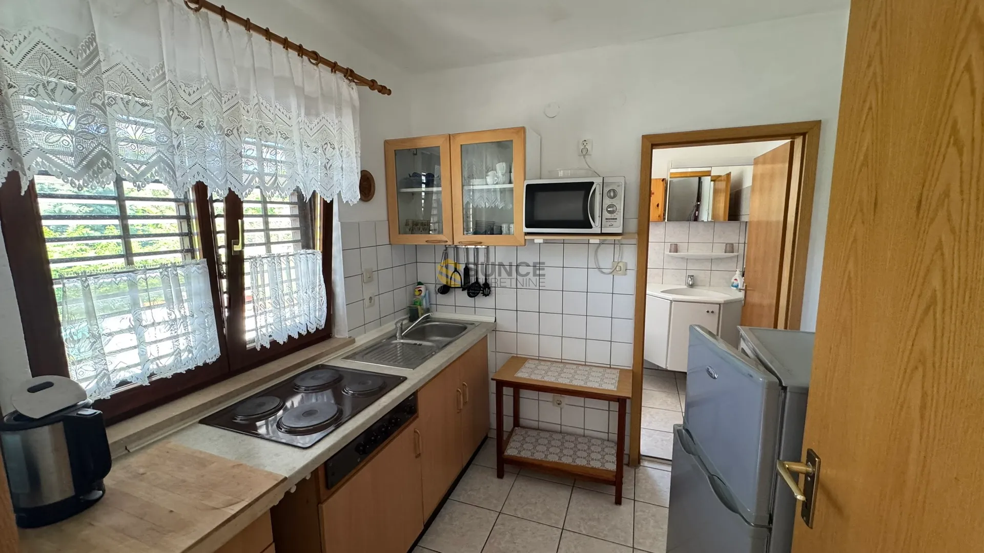 šilo samostojeća kuća sa četri apartmana! - slika 9