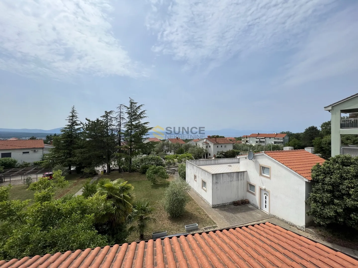 otok krk, malinska, dvije sasmostojeće kuće na parceli od 1983m2! - slika 5