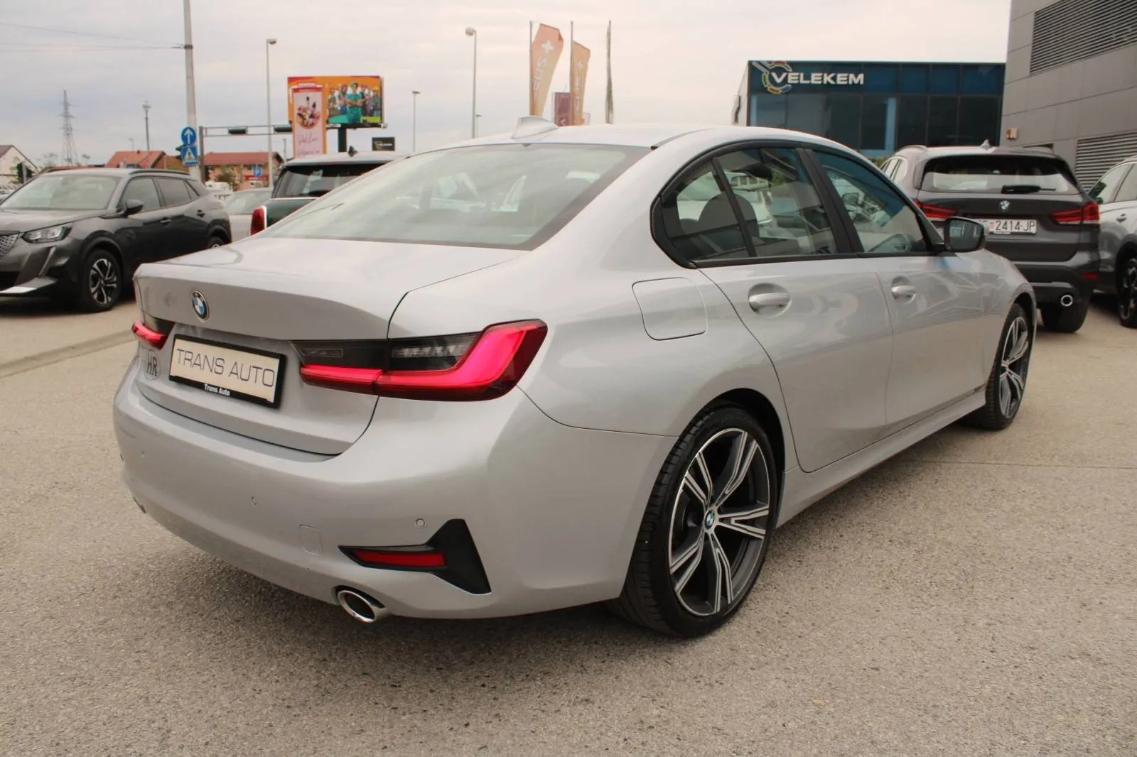 bmw serija 3 320d xdrive automatik *led, navigacija, harman kardon* - slika 5