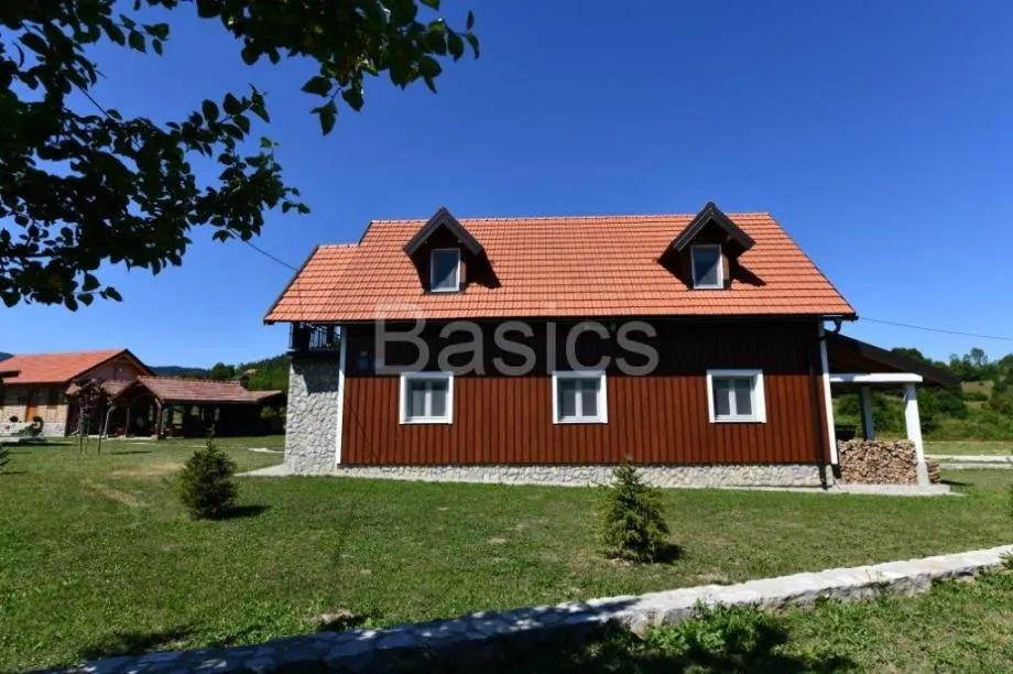 lika -saborsko - turističko imanje, zemljište 2290 m2, dva objekta - slika 6