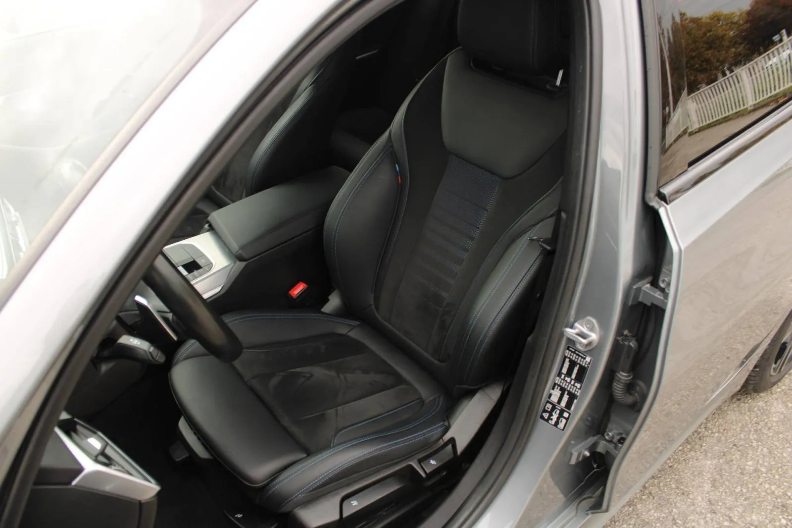 bmw serija 3 320d xdrive automatik m-paket *led, head-up, kamera, navi - slika 9