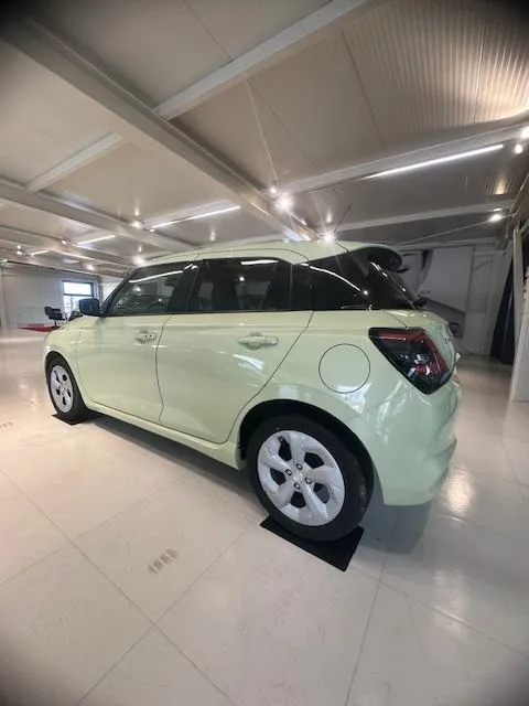 suzuki swift 1,2 gl+ premium - dostupno odmah! - slika 4