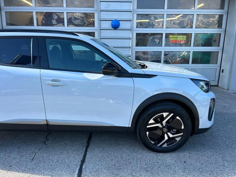 peugeot 2008 hybrid 136 - 2025 - 12.000km gratis zimske gume + reg !!! - slika 4