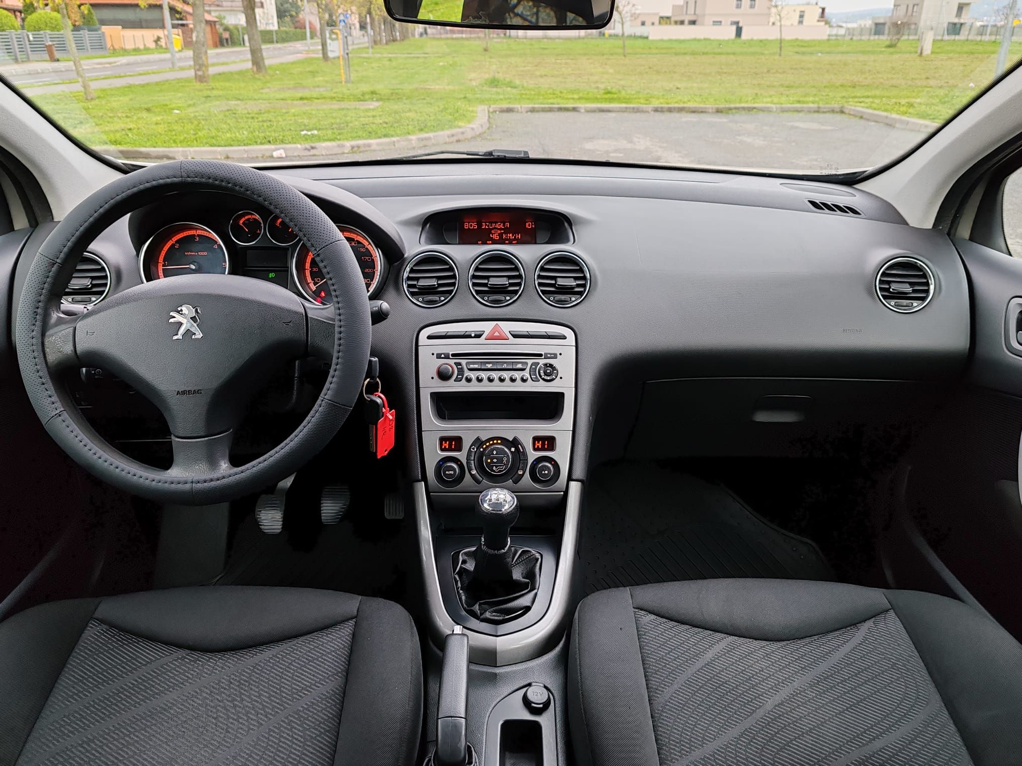 peugeot 308 1,6 hdi 275000 km , 2011, reg-02/26 - slika 13