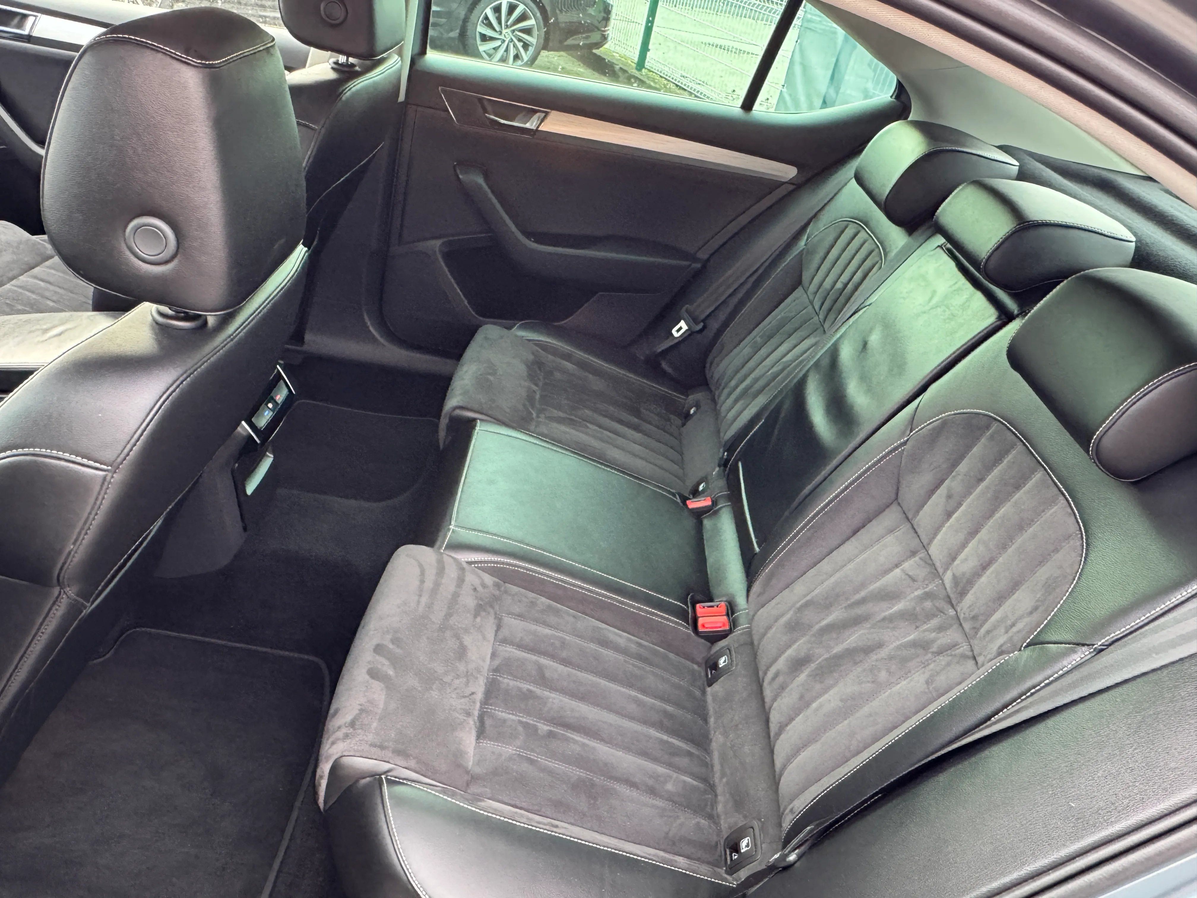 škoda superb 2,0 tdi dsg business - slika 13