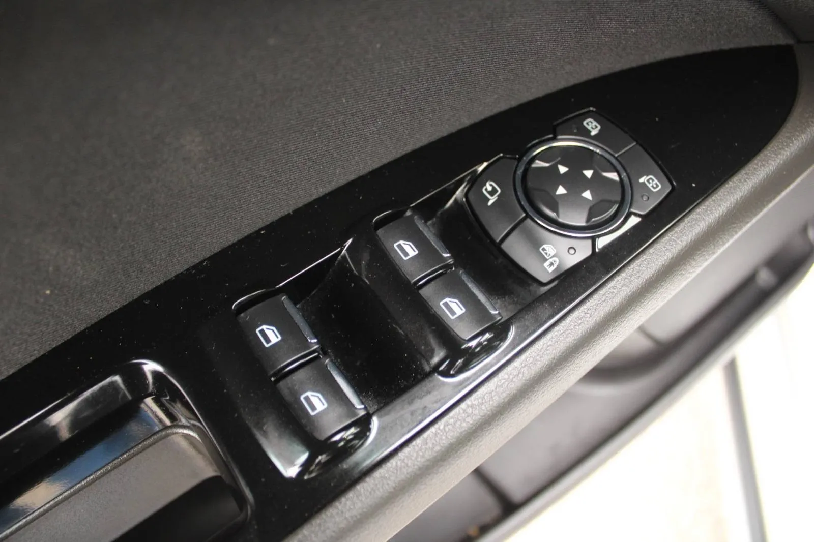 ford mondeo karavan 2.0 tdci titanium *navigacija* - slika 16
