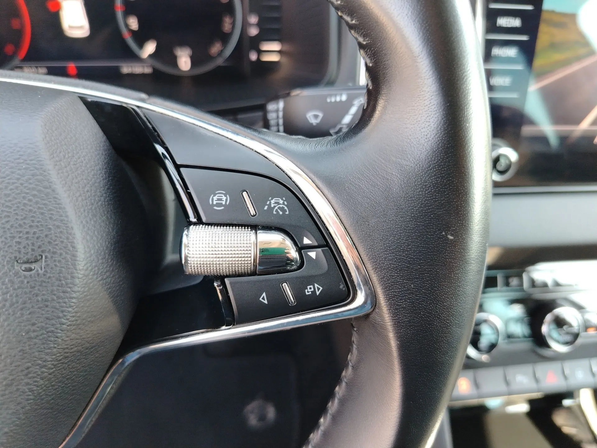 škoda karoq 2.0 tdi dsg ambition - slika 18