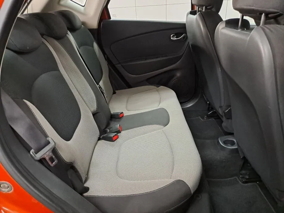 renault captur 1.5 dci *reg. do 05.10.2026.* navi,led,alu,keyless go. - slika 15