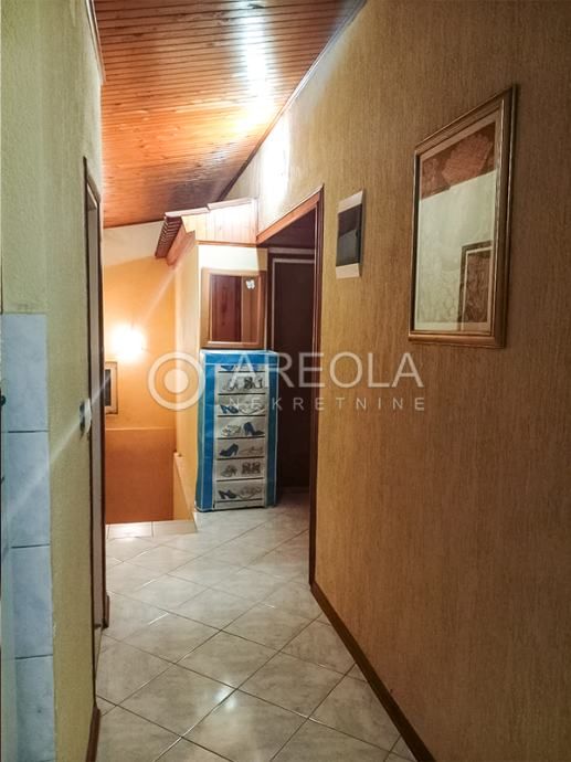 kaštel sućurac - komforan trosoban stan (terasa, roštilj, parking) - slika 19