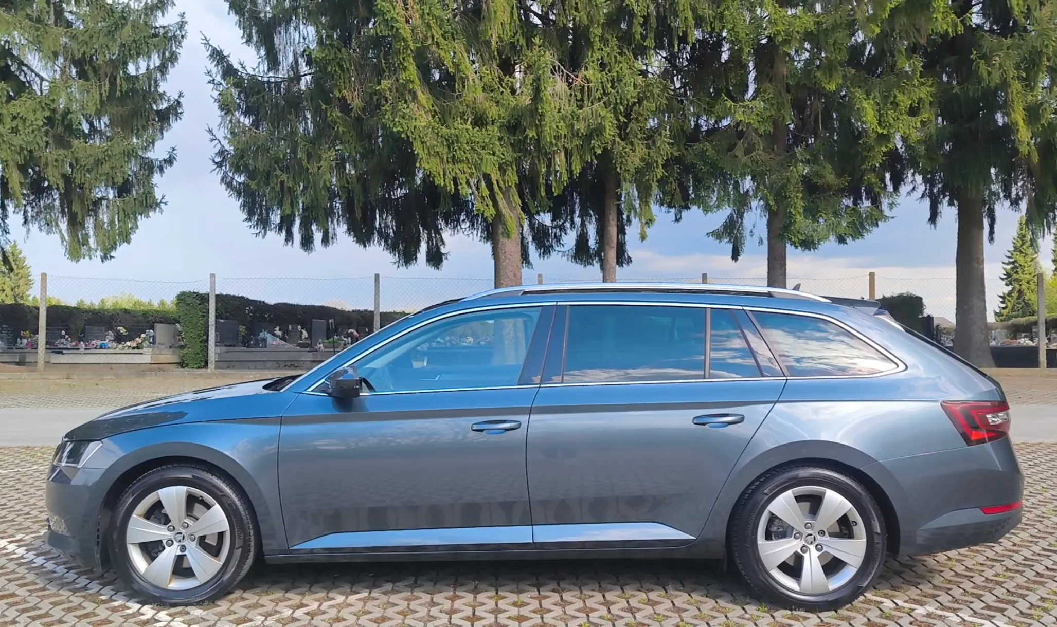 škoda superb combi 2,0 tdi, dsg, virtual, 140kw, ekstra stanje - slika 16