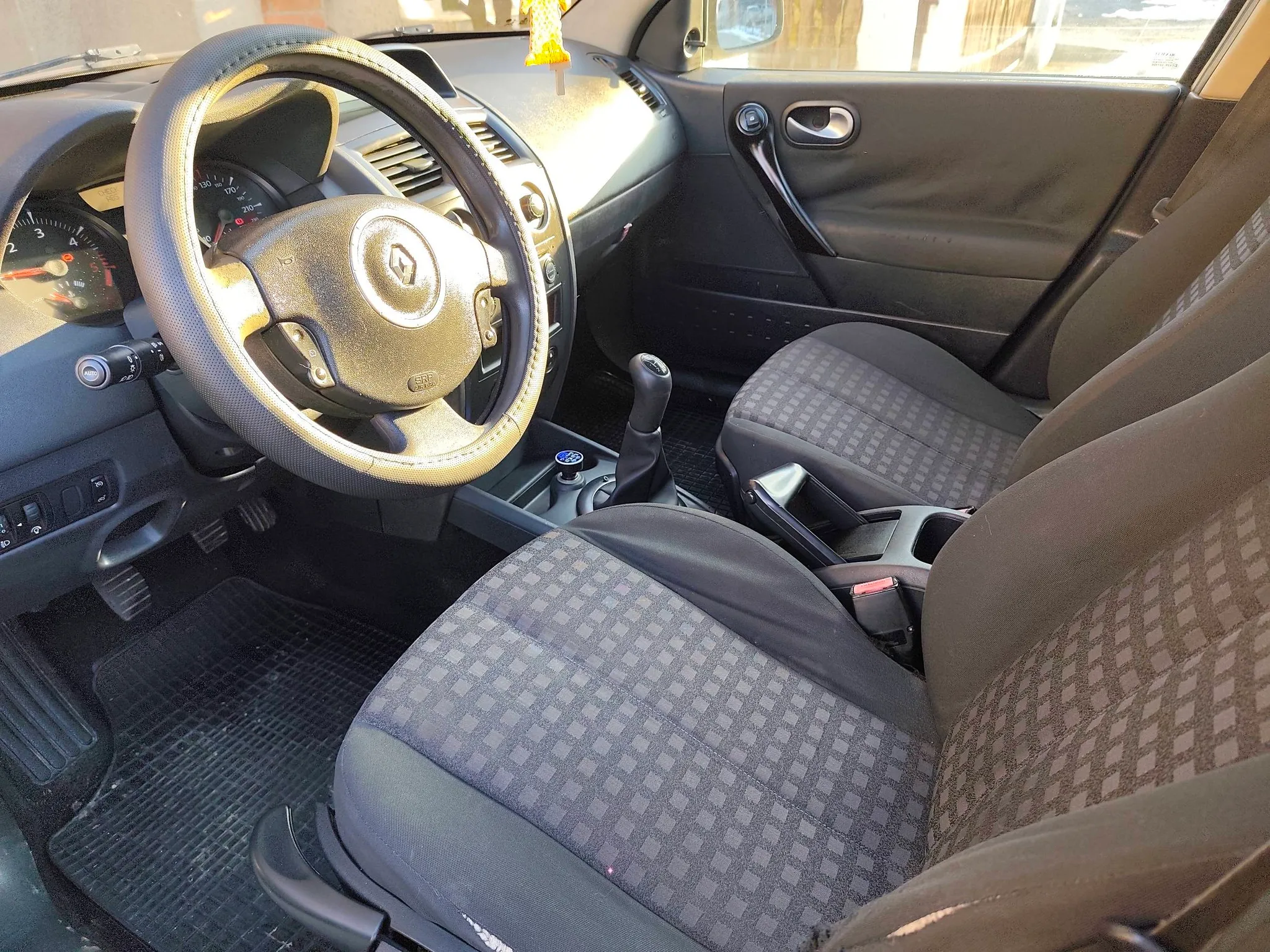 megane grandtour 1,5 dci - slika 13