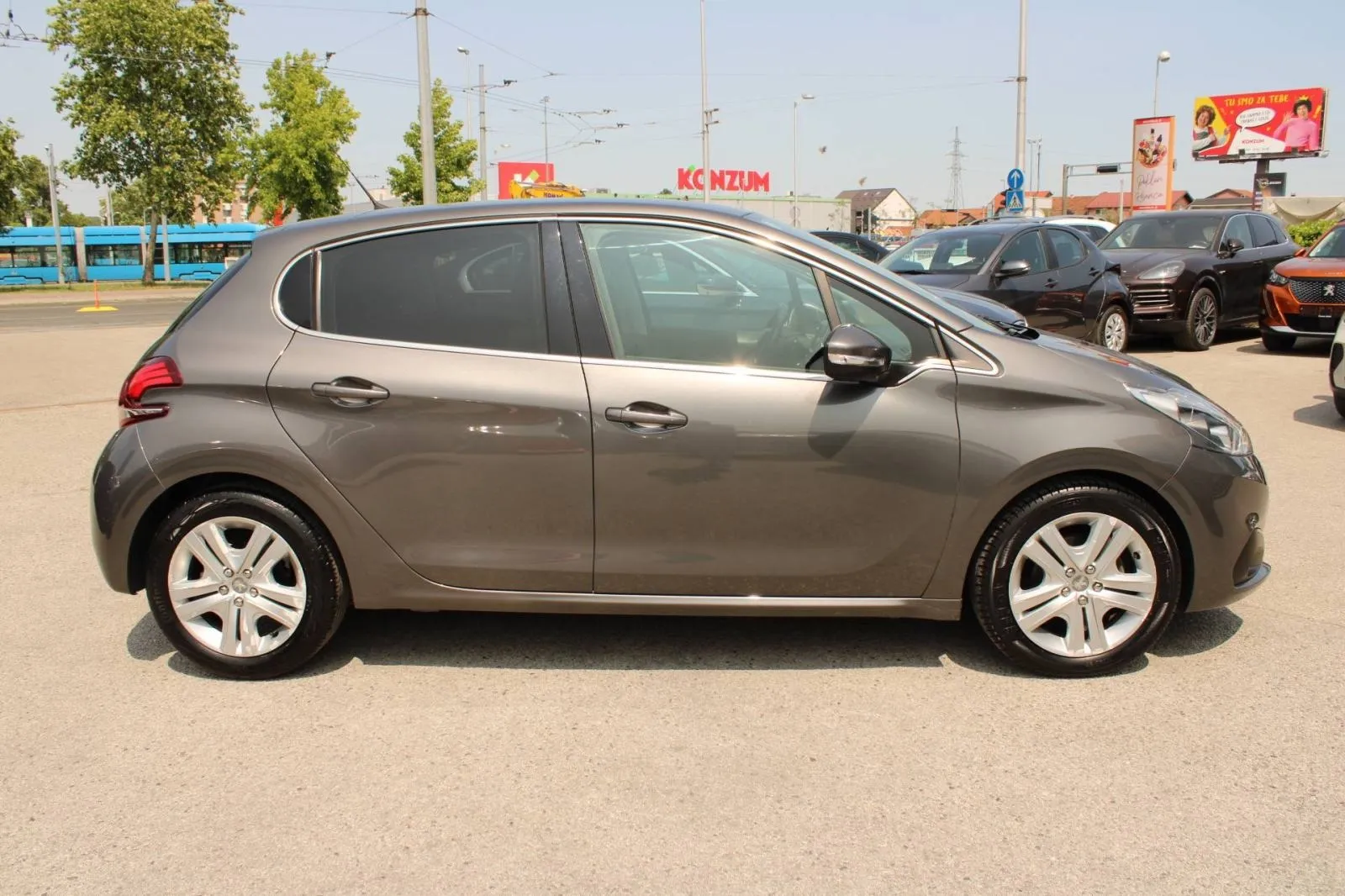 peugeot 208 1.5 hdi allure *navigacija* - slika 3