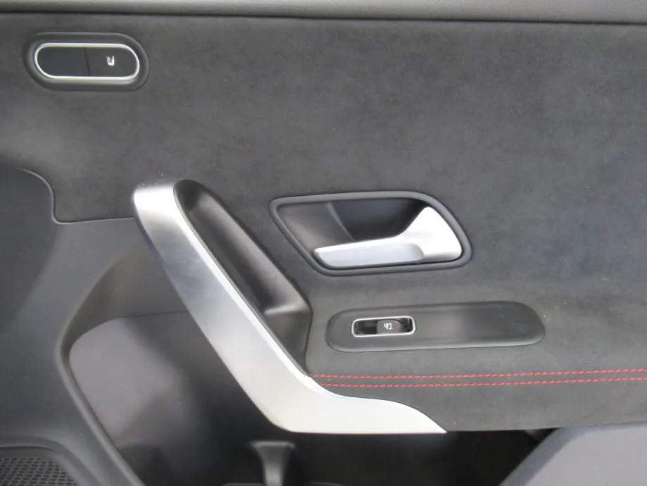 mercedes-benz cla 200 d amg/pano/night/keyless/multibeam led/19'' - slika 10