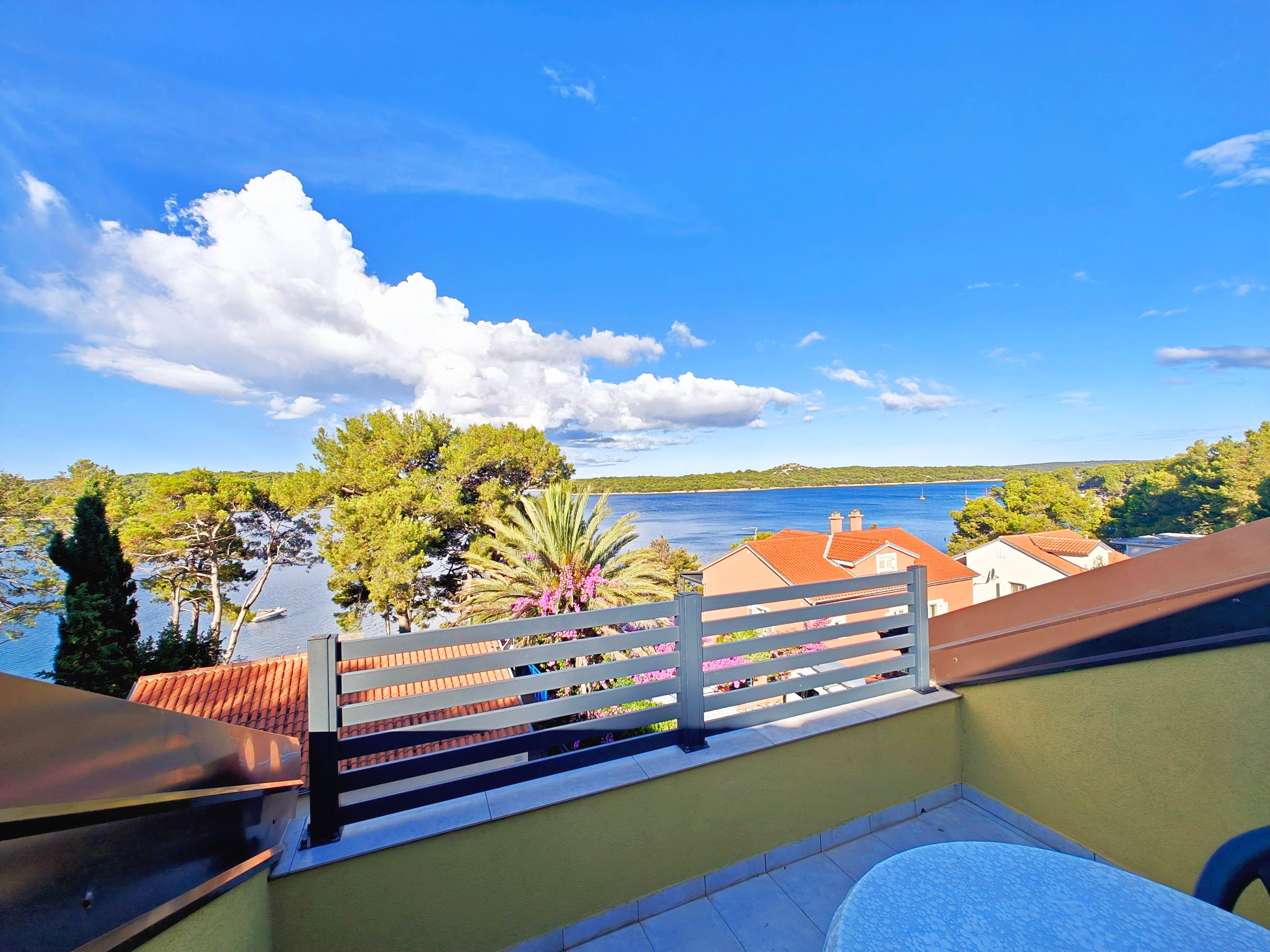 Komforni apartman s pogledom na more, Mali Lošinj, predjel Poljana