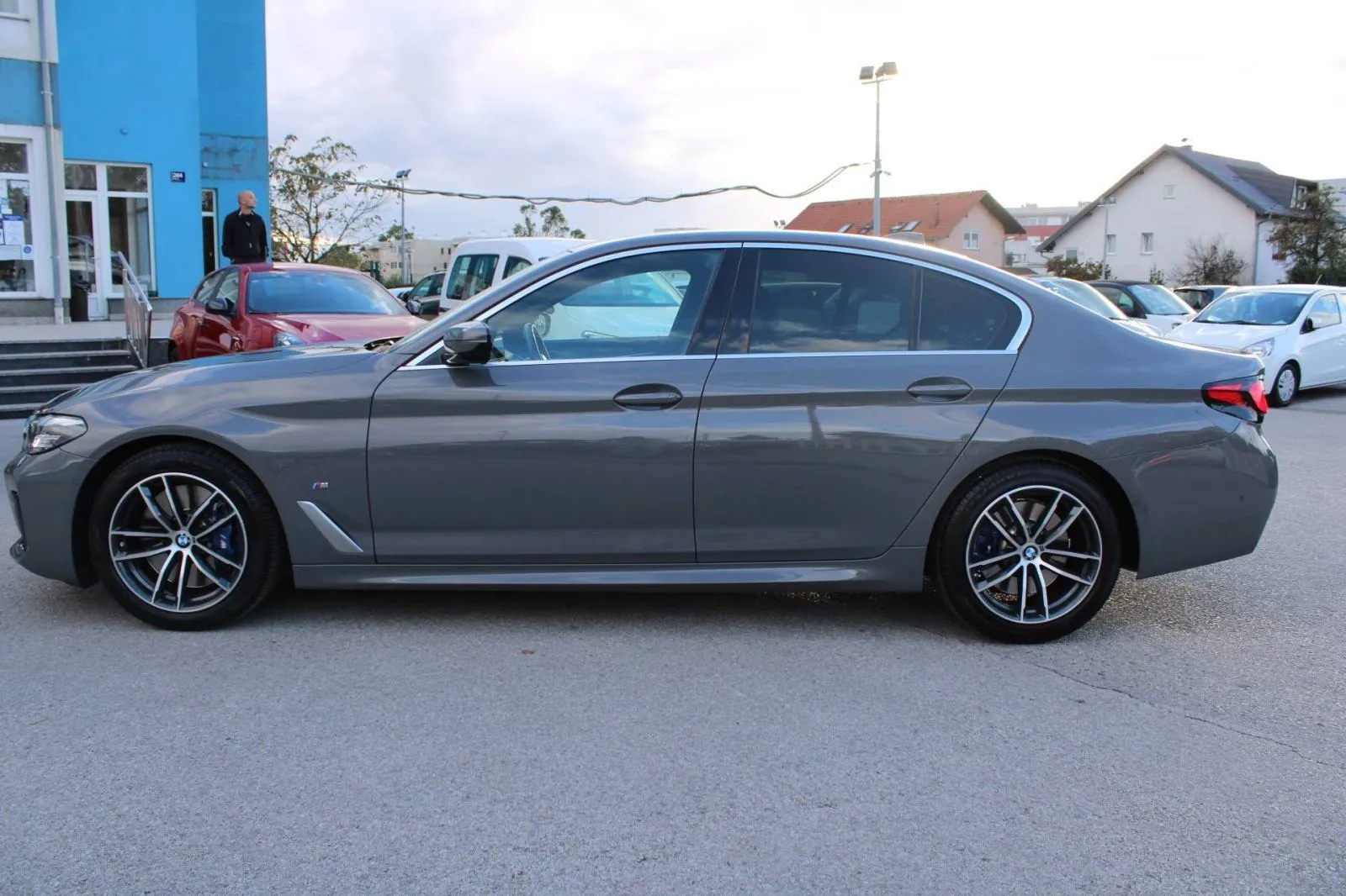 bmw serija 5 530d xdrive m-paket - slika 8