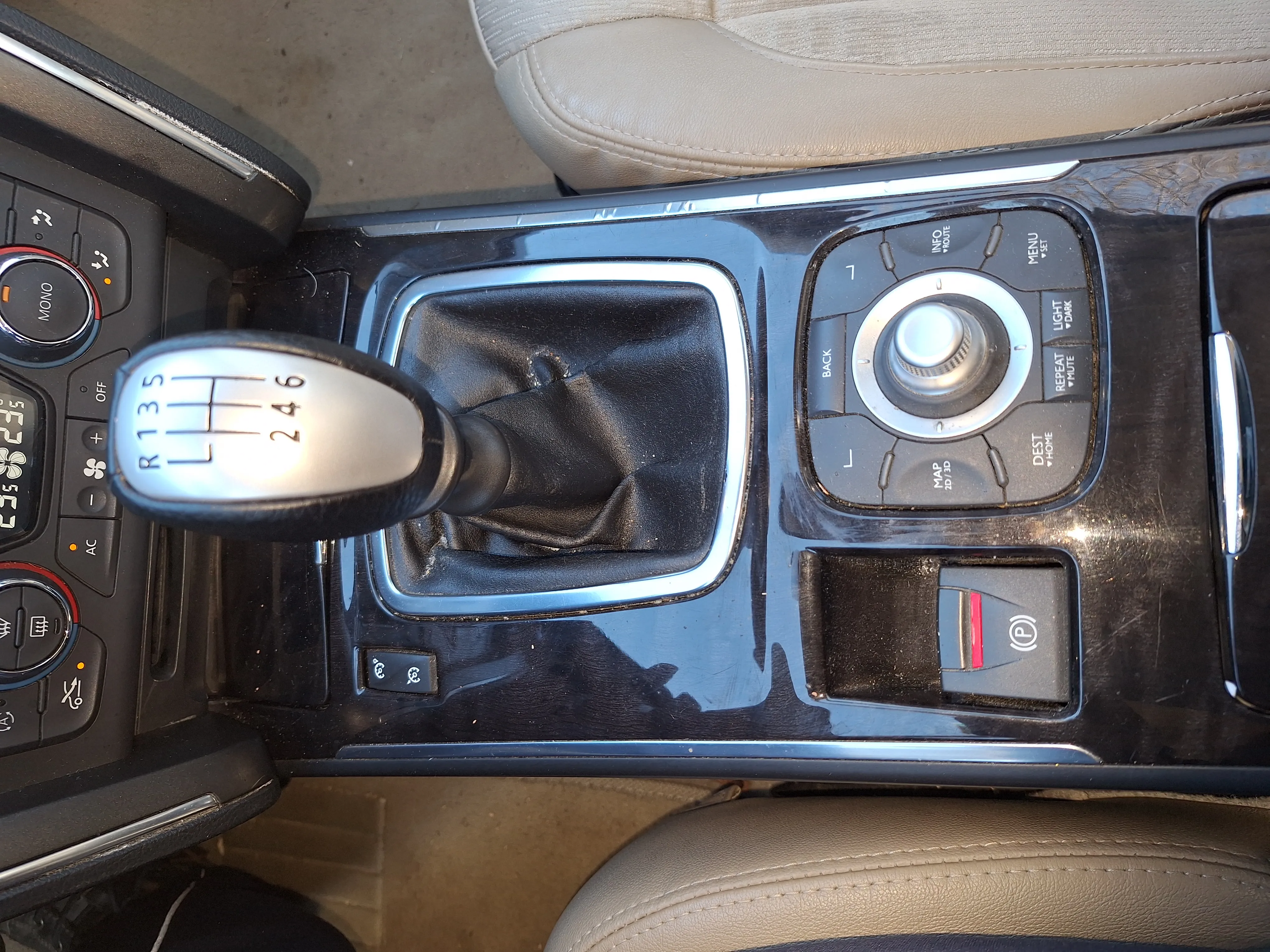 renaulut latitude, 2012g,2.0dci,hr vozilo,,reg god dana - slika 9