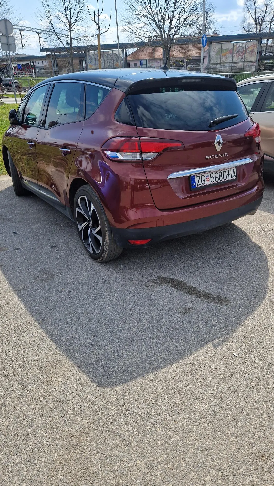 renault scenic 1.7 bose 2019. (prvi vlasnik, reg. 03/2027, nove gume) - slika 12