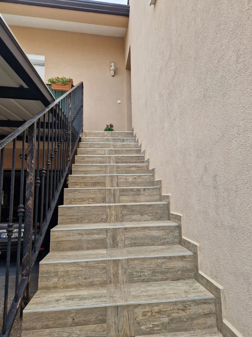 prodaja, tar – dvije kuće s tri odvojena stana - slika 16