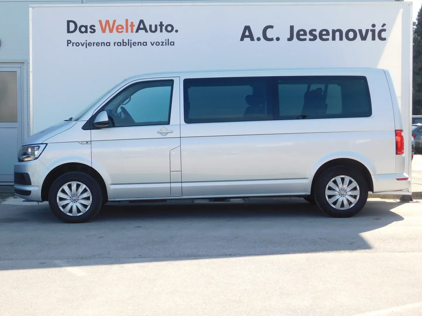 08354 vw caravelle comfortline 2.0 tdi dsg - slika 6