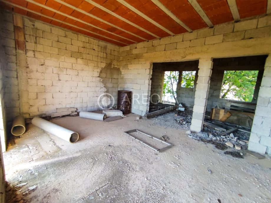 brač, gornji humac - građevinsko zemljište s nedovršenom kućom - slika 16