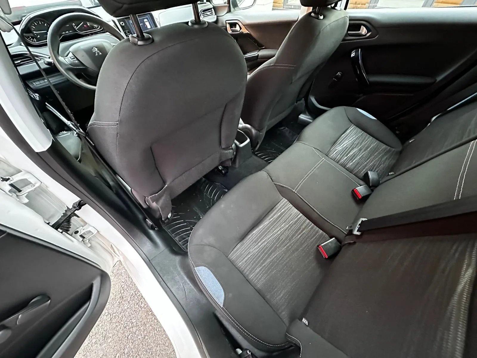 peugeot 208 1,2 puretech •2019.g.•navi•leasing 6 godina• - slika 11