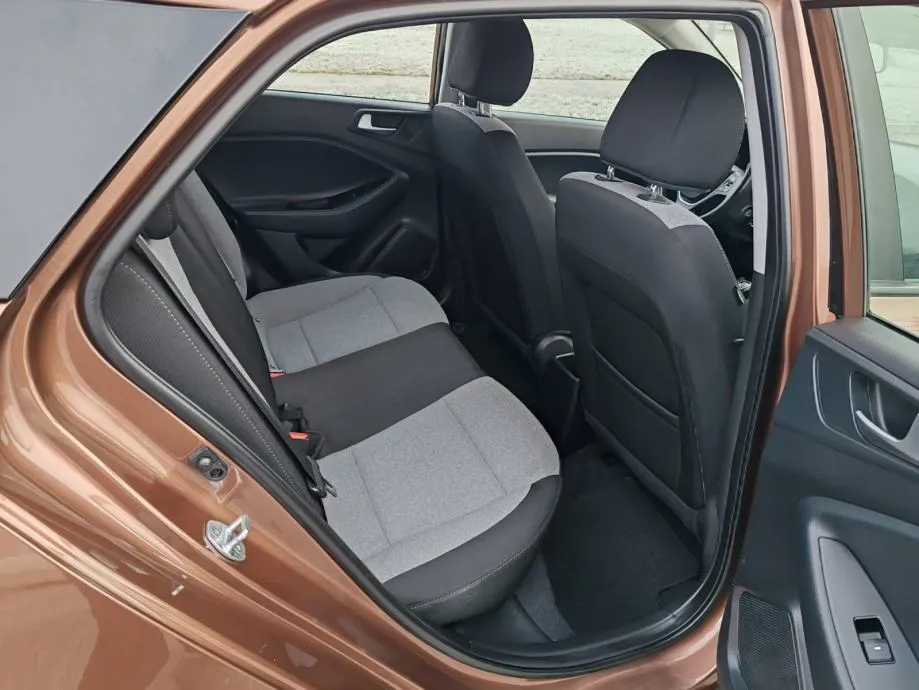 hyundai i20 , 162000 km, 2015 god, katice 24/36 rata - slika 9