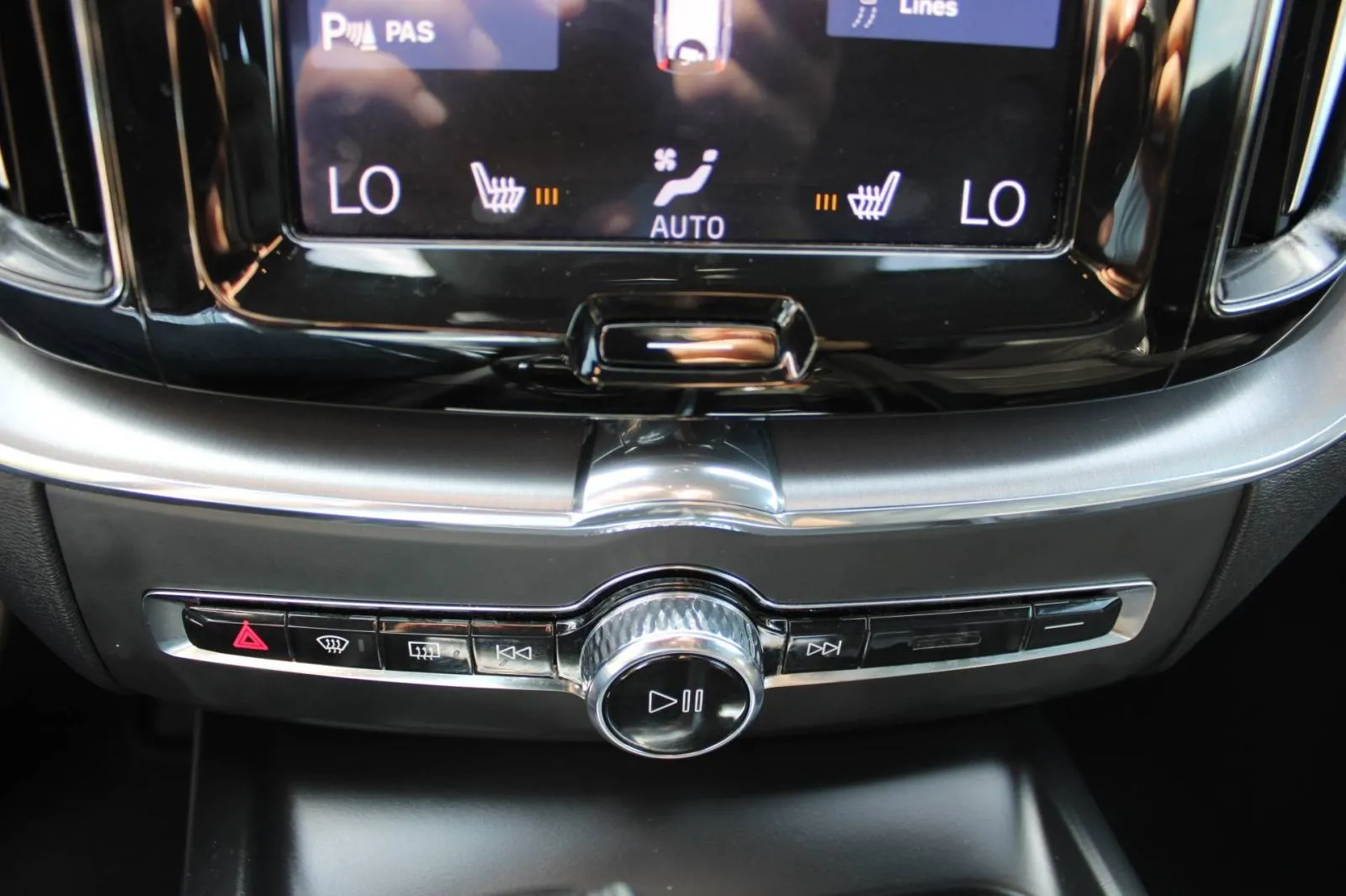 volvo xc60 2.0d automatik *led, navigacija, kamera* - slika 19