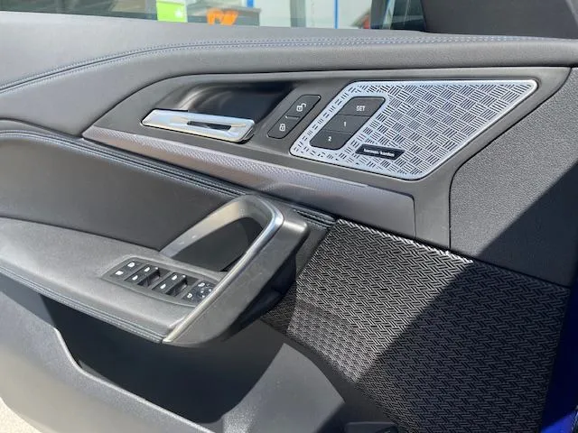 ima sve ! bmw x1 30e m 326 ks 4x4 benz-struja plug in hybrid - slika 7