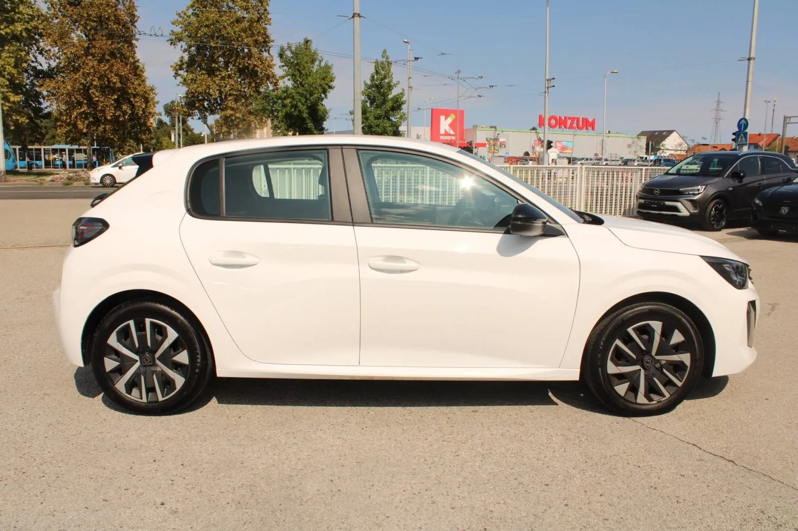 peugeot 208 1.2 puretech - slika 5
