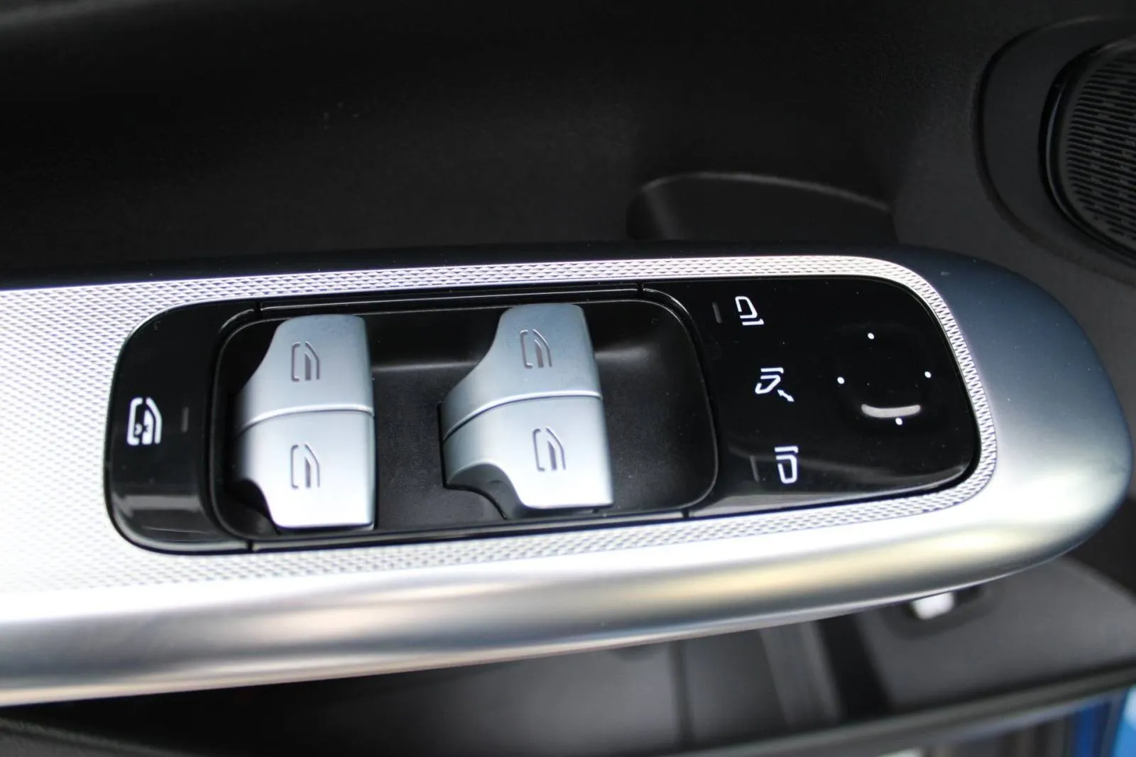 mercedes-benz glc 300d 4matic amg *digital light, navigacija, kamera* - slika 14