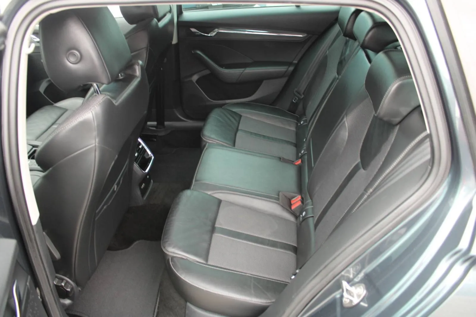 škoda octavia combi 1.4 tsi iv phev style automatik *led, navigacija, - slika 19