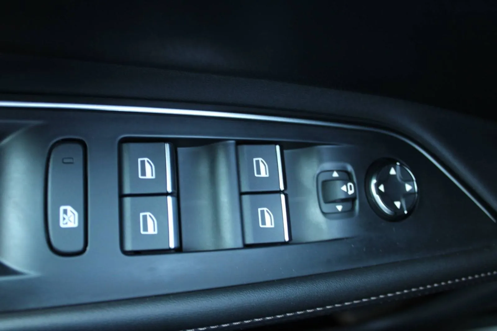 peugeot 5008 1.2 puretech gt line automatik 7 sjedala - slika 14