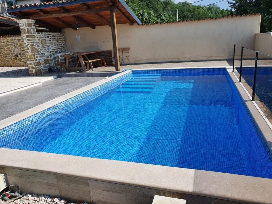 motovun-renovirana kamena kuća sa bazenom i apartmanom prodaje se - slika 3