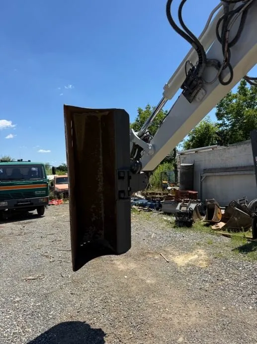 takeuchi tb180fr powertilt - slika 13