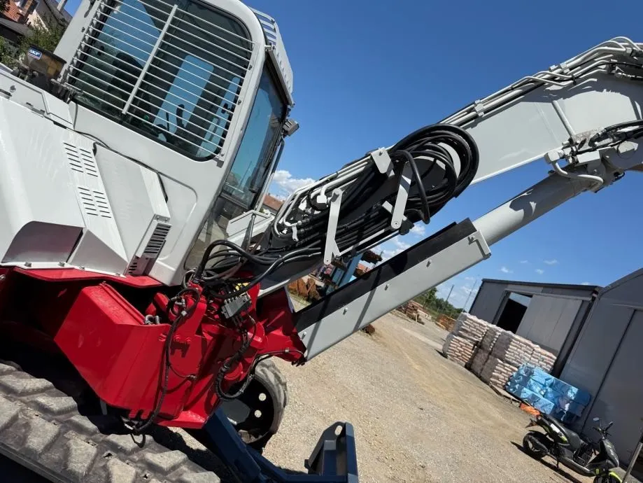 takeuchi tb180fr powertilt - slika 17