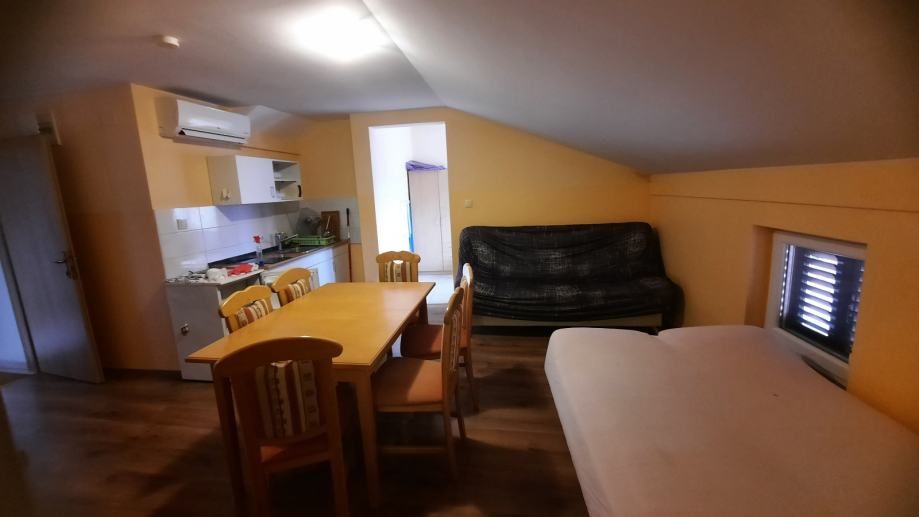 !!kuća sa 6 apartmana 25 metara od mora!! (prodaja) - slika 17