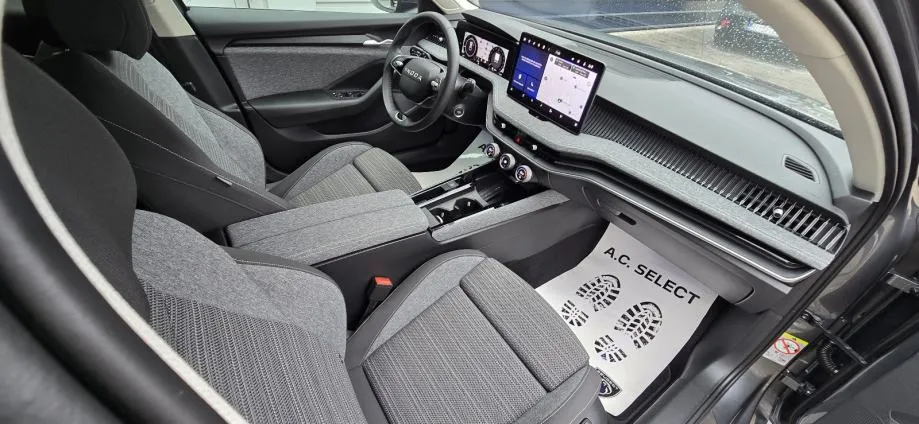 škoda superb combi 2,0 tdi dsg - 2025 - 15.000km - novo - reg 1 god !! - slika 8