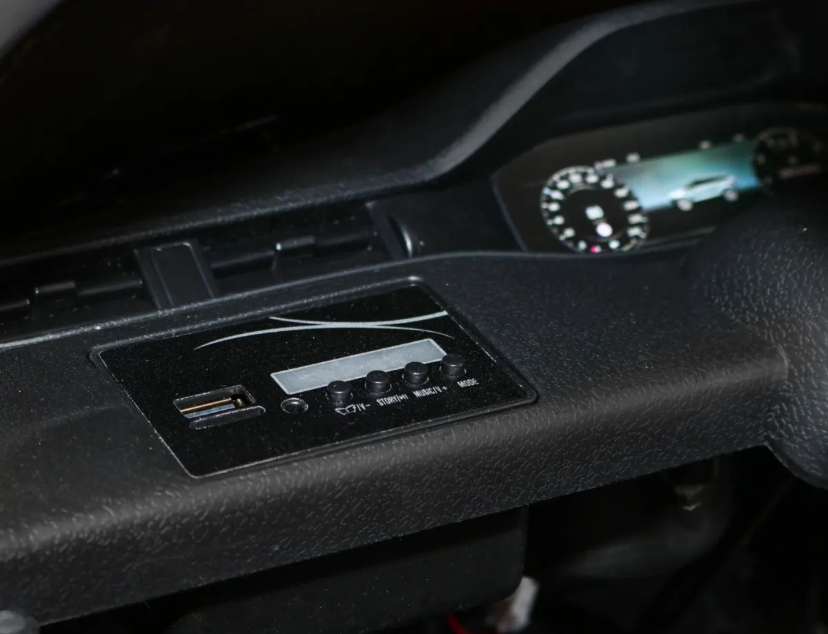 licencirani auto na akumulator range rover evoque - crni - slika 5