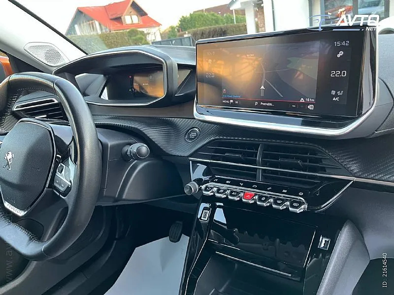 peugeot 2008 1.2 puretech 130 allure-1 vl.-alu-navi-kam - slika 12