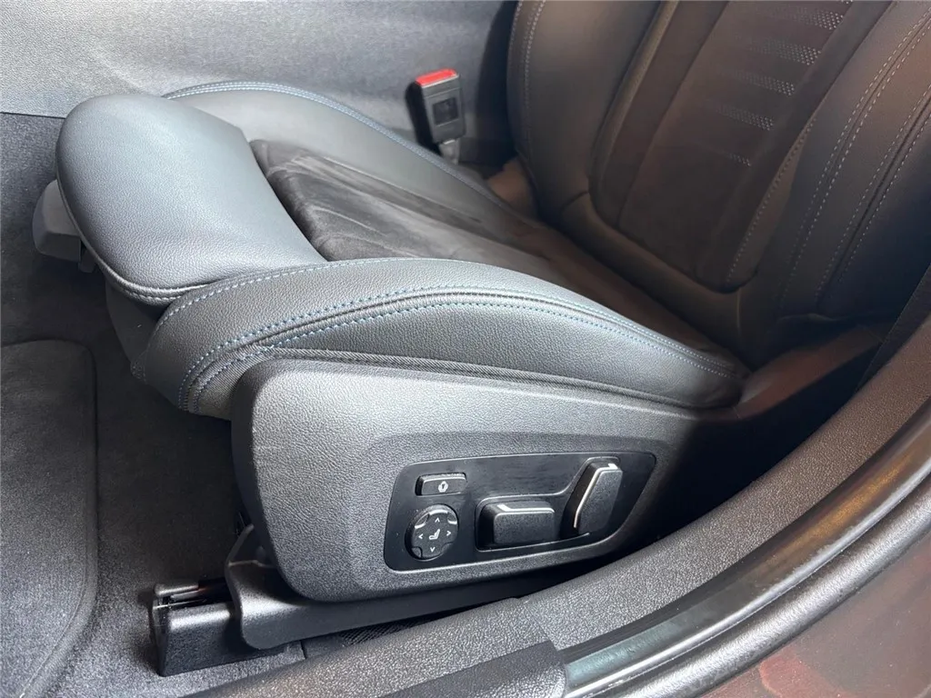 bmw serija 3 touring 320d m sport automatik panorama - slika 12