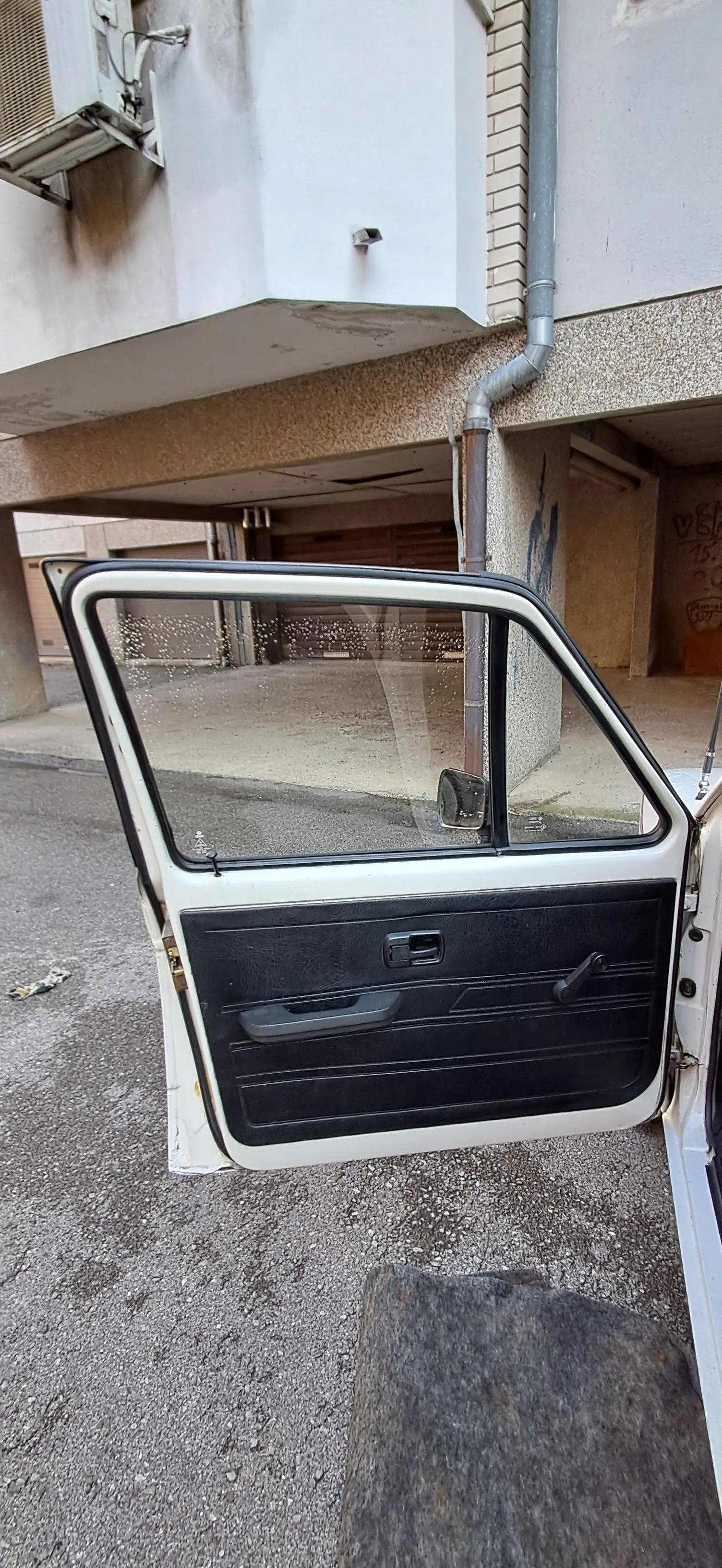 golf i d, 1.6, 40 kw, tas, 236.600 km, 2. vl., oldtimer, reg. 5/2026 - slika 13