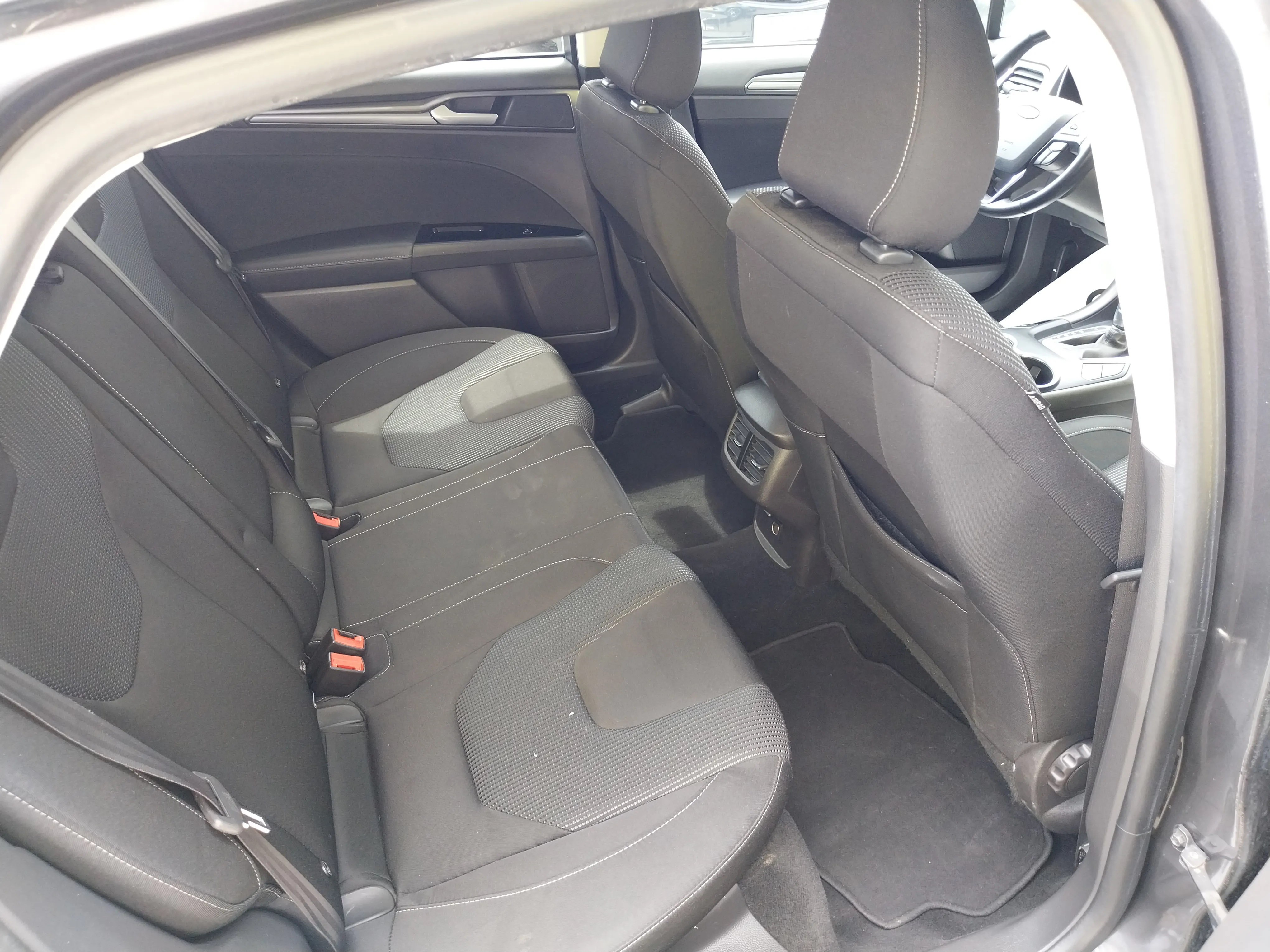 ford mondeo titanium hybrid - slika 11