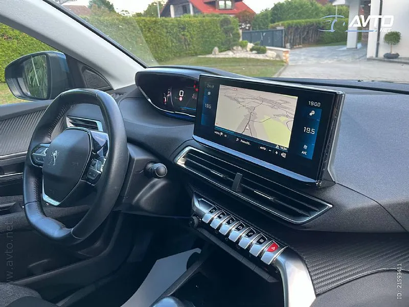 peugeot 3008 1.2 puretech 130-1 vl.-alu-navi-kam-led-odličan - slika 12