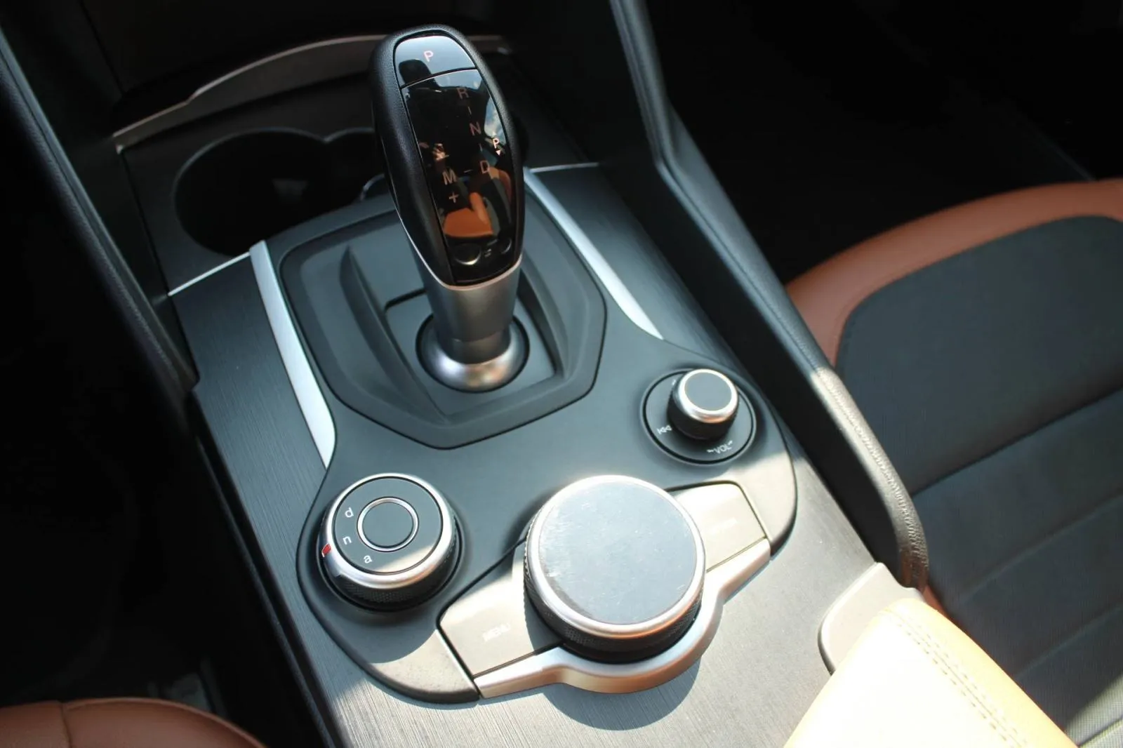 alfa romeo giulia 2.2 jtd automatik - slika 17