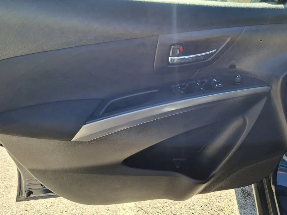 suzuki s-cross 1,4 2wd gl hybrid - slika 13