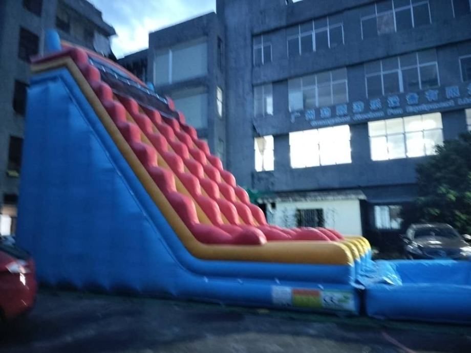 tobogan na napuhavanje s bazenom -novo-odmah dostupno - slika 2