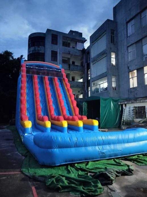 tobogan na napuhavanje s bazenom -novo-odmah dostupno - slika 13