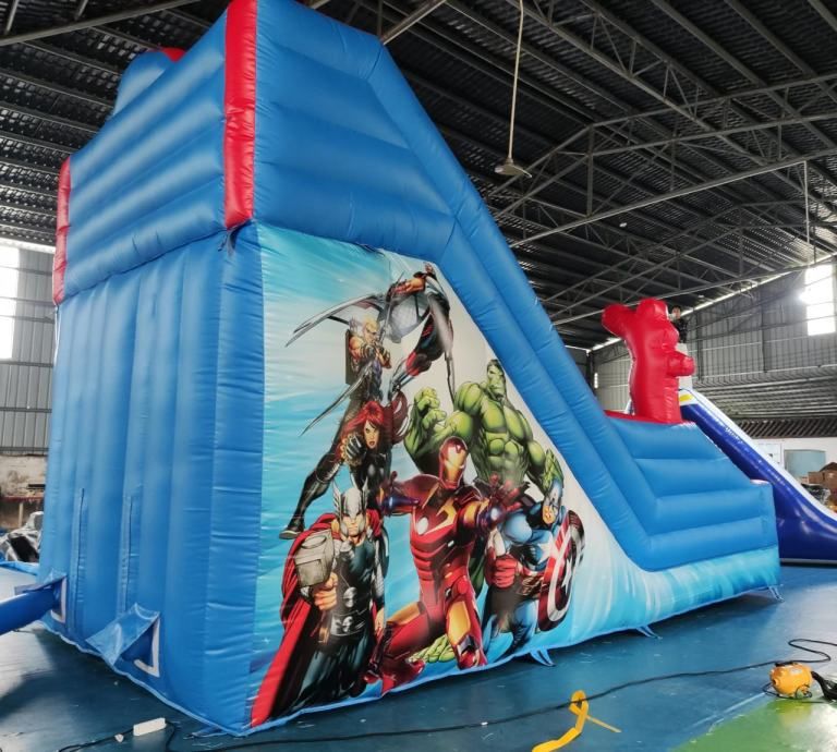 tobogan na napuhavanje osvetnici - avengers - slika 3