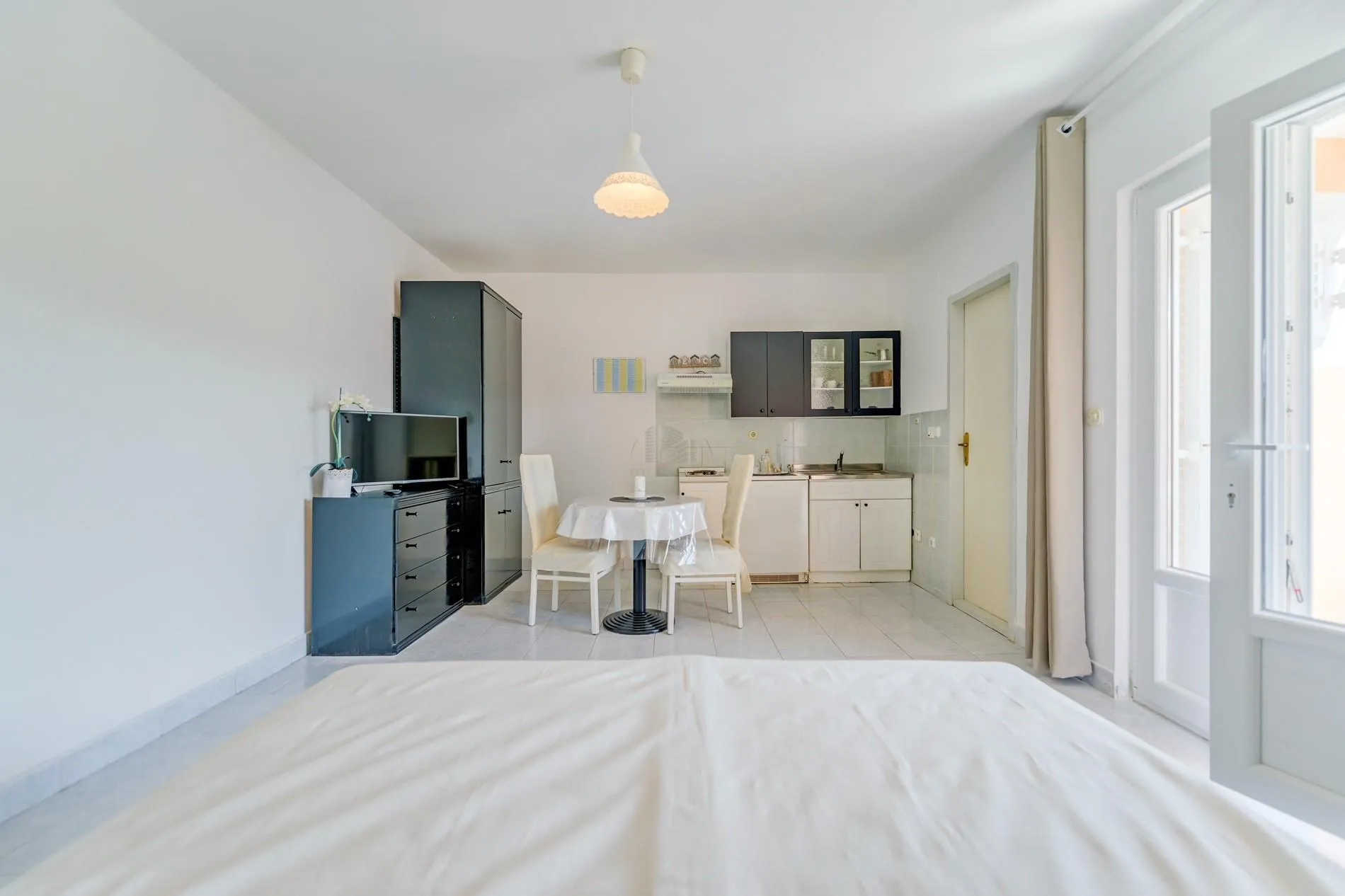hvar- vrboska, kuća 200 m2, 100 m od mora, 4 apartmana - slika 4